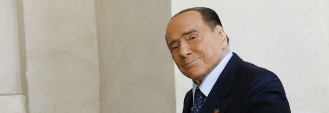 Berlusconi come sta? Confalonieri in visita all'ospedale, dodicesimo giorno di terapia intensiva per il Cav