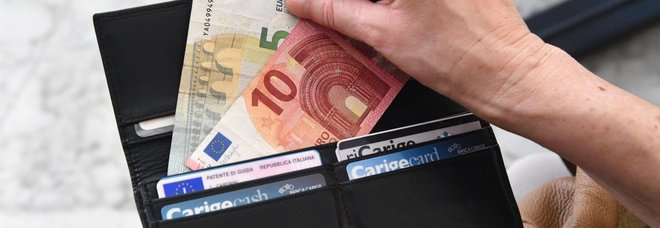 Istat, stop alla crescita. Pil in stagnazione e decrescita dei consumi Istat, stop alla crescita. Pil in stagnazione e decrescita dei consumi