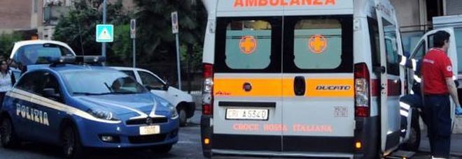 Furiosa lite tra ragazzi finisce ​a pugni e bottigliate: ferito un cinese Furiosa lite tra ragazzi finisce ​a pugni e bottigliate: ferito un cinese