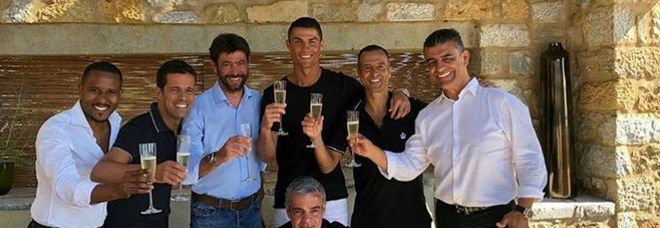 Ronaldo e la Juve, Agnelli vola in Grecia: incontrerà il calciatore. Atteso anche Mendes