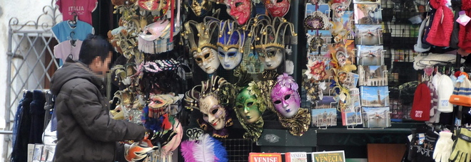 VENEZIA Le edicole vendono sempre meno giornali e sempre più souvenir VENEZIA Le edicole vendono sempre meno giornali e sempre più souvenir