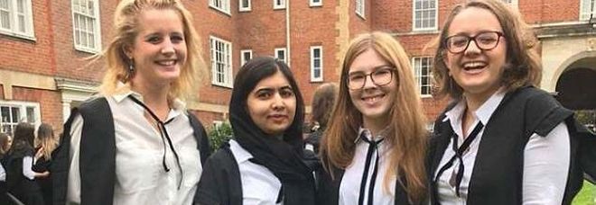 Malala, dopo il Nobel la laurea ad Oxford: «La crisi per il Covid? Ogni ostacolo è un'opportunità»