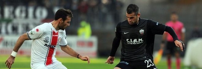 Ascoli, un guaio tira l'altro
La sconfitta a Perugia
arriva a tempo scaduto