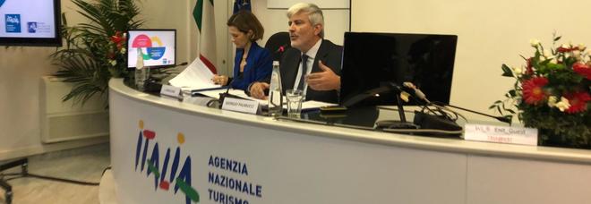 Un momento della conferenza stampa di Mibact e Enit
con la sottosegretaria al Turismo Lorenza Bonaccorsi e il presidente Enit Giorgio Palmucci Un momento della conferenza stampa di Mibact e Enit
con la sottosegretaria al Turismo Lorenza Bonaccorsi e il presidente Enit Giorgio Palmucci