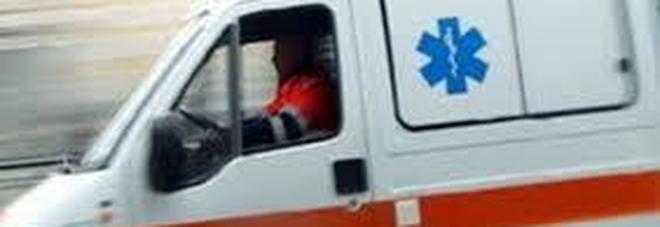 In scooter contro il palo e poi il muro: 31enne muore all'alba In scooter contro il palo e poi il muro: 31enne muore all'alba