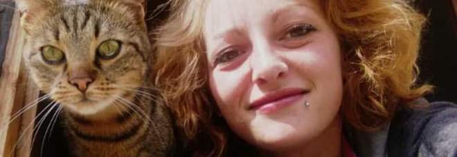 Finisce con la Citroen contro il furgone: Vanessa muore a 22 anni
