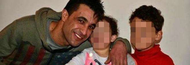 Papà tunisino scappa con i figli di 2 e 4 anni: ultima traccia a Verona Borsone con i vestiti e via in furgone Papà tunisino scappa con i figli di 2 e 4 anni: ultima traccia a Verona Borsone con i vestiti e via in furgone