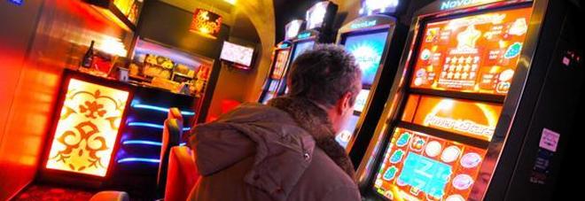 La disperazione alza
la febbre da gioco: in un anno
l’azzardo brucia 34 milioni