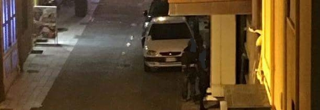 Maxi-rissa al Borgo marinaro
Mezz'ora da incubo
per passanti e residenti