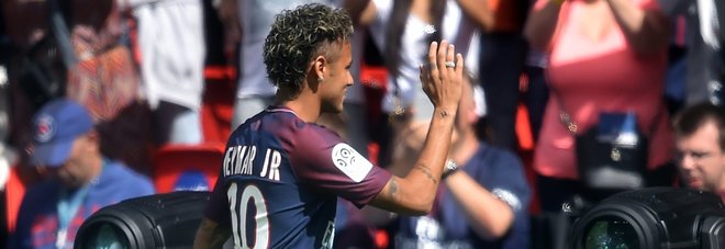 Niente transfer, slitta il debutto di Neymar col Psg