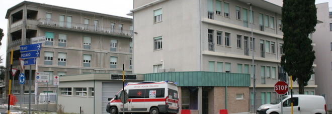 Travolta e scaraventata
a terra da un'auto:
donna all'ospedale