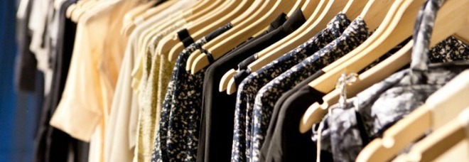 Vestiti tossici, «veleni nelle fibre»: pericoli e rischi per la salute Vestiti tossici, «veleni nelle fibre»: pericoli e rischi per la salute