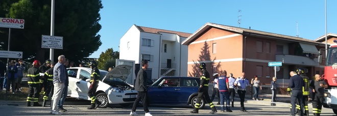 Scontro tra auto tre donne
ferite, paura per una
ragazza di 26 anni