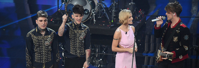 Michelle Hunziker con The Kolors Michelle Hunziker con The Kolors