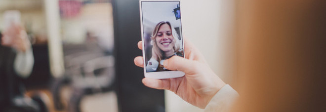 Si scattano un selfie a scuola: sospensione
e cinque in condotta. Ecco perché