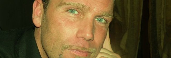 Mirco, 47 anni, trovato morto in casa Era a terra in un lago di sangue
