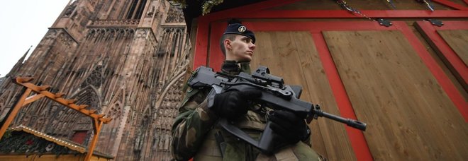 Strasburgo, allerta Natale e Capodanno: l'Italia innalza i controlli antiterrorismo Strasburgo, allerta Natale e Capodanno: l'Italia innalza i controlli antiterrorismo