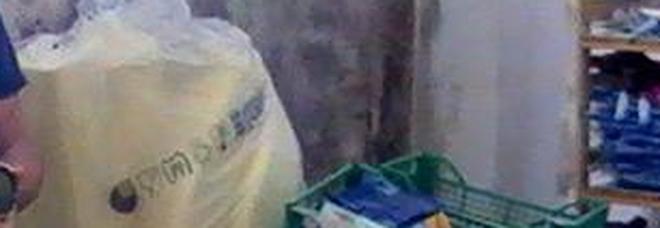 Sequestrate 16 tonnellate di alimentari: erano scaduti da anni e avevano le etichette ritoccate Sequestrate 16 tonnellate di alimentari: erano scaduti da anni e avevano le etichette ritoccate