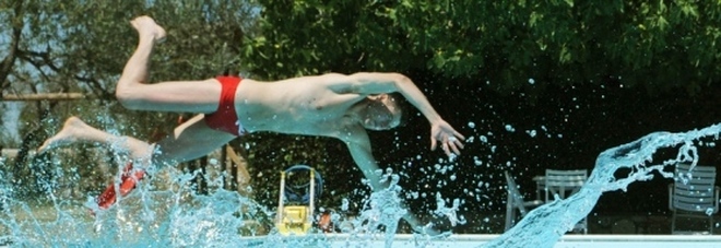 Si rompe un tubo: esalazioni in piscina, in cinque restano intossicati Si rompe un tubo: esalazioni in piscina, in cinque restano intossicati