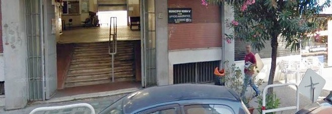 Stacca orecchio a morsi
a un uomo per difendere
la moglie: arrestato