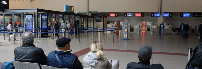 Falsi invalidi anche sugli aerei: il nuovo trucco per saltare le code Falsi invalidi anche sugli aerei: il nuovo trucco per saltare le code
