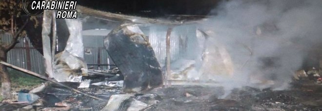 Tivoli, raid punitivo con mazze e bastoni al campo rom: arrestate 4 persone Tivoli, raid punitivo con mazze e bastoni al campo rom: arrestate 4 persone