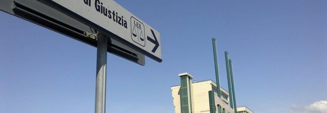 Botte alla moglie e abusi sulla figlia, padre-padrone sotto accusa: doppia inchiesta della Procura Botte alla moglie e abusi sulla figlia, padre-padrone sotto accusa: doppia inchiesta della Procura