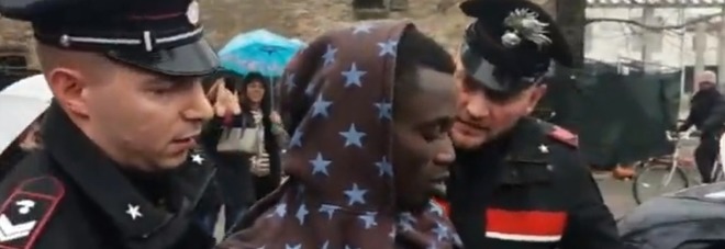 Rissa fra migranti nell'hotel che ospita 80 profughi: espulsioni in arrivo Rissa fra migranti nell'hotel che ospita 80 profughi: espulsioni in arrivo