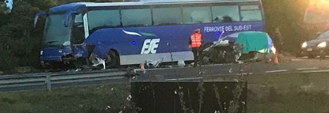 Si schianta contro un bus fermo
Muore un giovane di 25 anni Si schianta contro un bus fermo
Muore un giovane di 25 anni