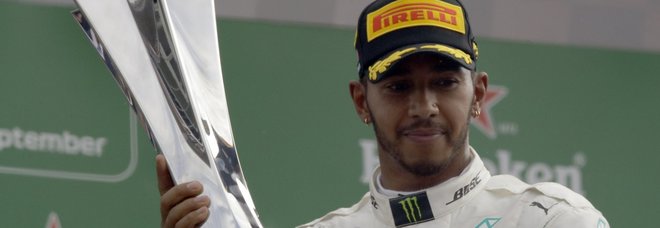 Gp Italia, Hamilton risponde ai fischi:
​«Accetto la vostra sfida»