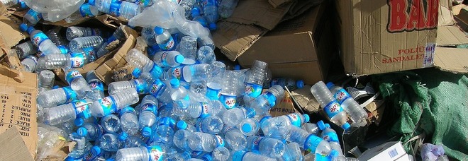 «Non siamo la vostra discarica», la Malesia rispedisce 3737 tonnellate di plastica ai paesi più ricchi del mondo