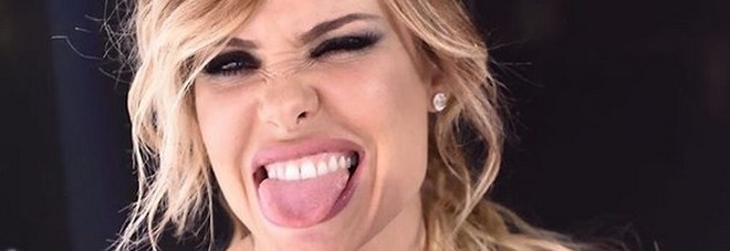 Ilary Blasi condurrà Temptation Island vip: l'indiscrezione di Chi Ilary Blasi condurrà Temptation Island vip: l'indiscrezione di Chi