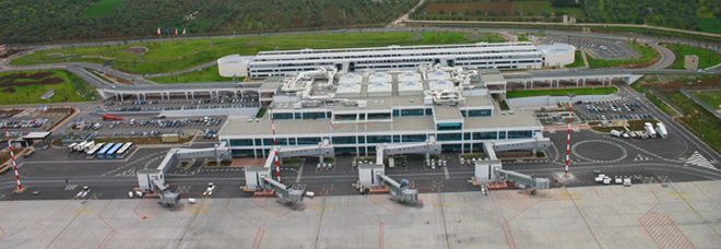 Bambina muore sul volo Alitalia per Roma, aveva una grave patologia Bambina muore sul volo Alitalia per Roma, aveva una grave patologia