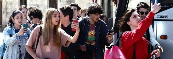 Ascolti Tv 26 febbraio 2020, Non c'è campo per Scotti, Chiambretti e Bignardi