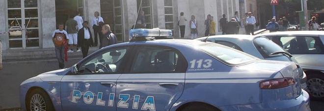 Roma, in metro con 2 chili di marijuana: bloccato a Piramide Roma, in metro con 2 chili di marijuana: bloccato a Piramide