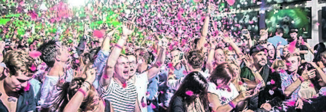 Pugni fuori dalla discoteca
Perde due denti, chiede
80mila euro di danni