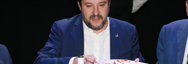 Mes, Salvini: «M5S non cambi idea per salvare poltrone» Mes, Salvini: «M5S non cambi idea per salvare poltrone»