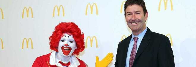 MeToo travolge McDonald's, l'azienda querela l'ex Ceo: «Rapporti con tre dipendenti»