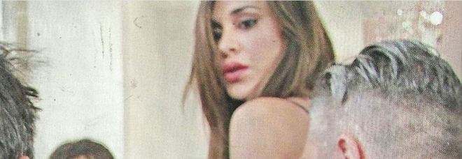 Belen Rodriguez crisi di nervi, strappa gli occhiali al paparazzo
