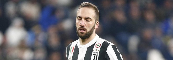 Higuain è polemico: «Passiamo noi, facile criticare dal divano»