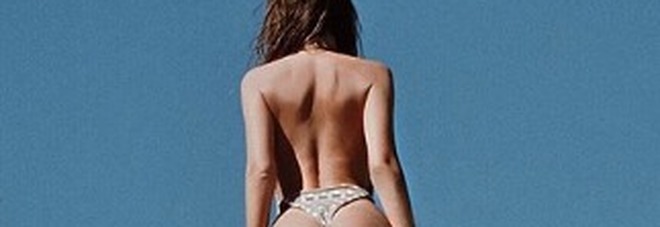 Posta su Instagram la foto
del lato B e i fan impazziscono.
La riconoscete?