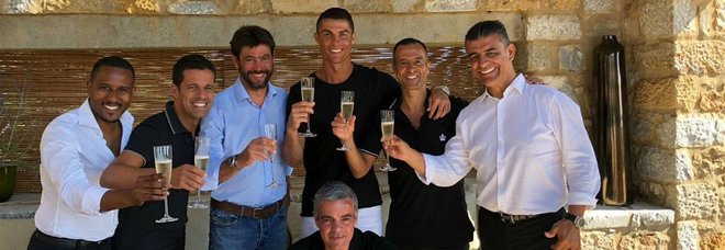 Juventus, ecco il brindisi tra Cristiano Ronaldo e Andrea Agnelli Foto