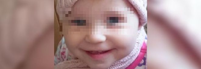 Bimba di 15 mesi muore per un cerotto antidolorifico. Madre sotto choc: «L'ho uccisa» Bimba di 15 mesi muore per un cerotto antidolorifico. Madre sotto choc: «L'ho uccisa»