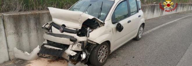 Botto tra auto in città, tre i feriti: tutti ricoverati in ospedale Botto tra auto in città, tre i feriti: tutti ricoverati in ospedale