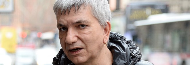 Nichi Vendola dimesso dall'ospedale, l'annuncio e i ringraziamenti in un tweet Nichi Vendola dimesso dall'ospedale, l'annuncio e i ringraziamenti in un tweet
