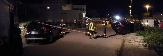 Scontro tra due auto: due feriti, una ragazza perde due dita della mano Scontro tra due auto: due feriti, una ragazza perde due dita della mano