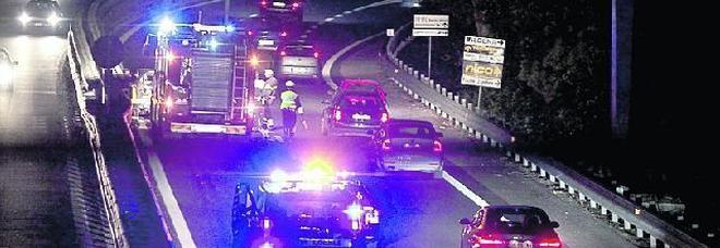 Auto a fari spenti in contromano: paura in tangenziale. Alla guida un 85enne Auto a fari spenti in contromano: paura in tangenziale. Alla guida un 85enne