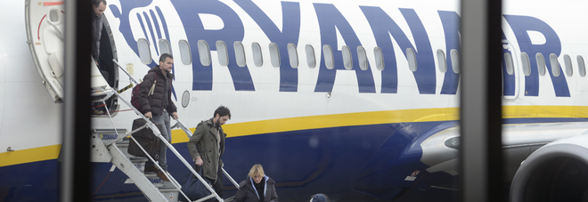 Ryanair, è caos sui voli: voli cancellati da Brindisi e Bari Ryanair, è caos sui voli: voli cancellati da Brindisi e Bari