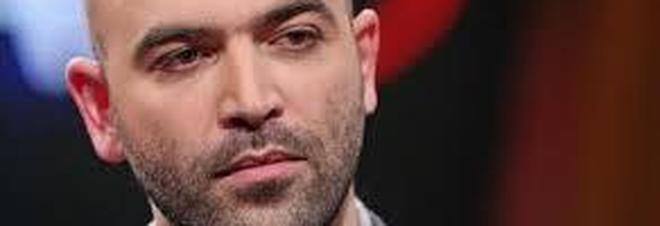 Saviano attacca i poliziotti: «Ridotti a servizio d'ordine di un partito». La polizia: «Noi serviamo il Paese» Saviano attacca i poliziotti: «Ridotti a servizio d'ordine di un partito». La polizia: «Noi serviamo il Paese»