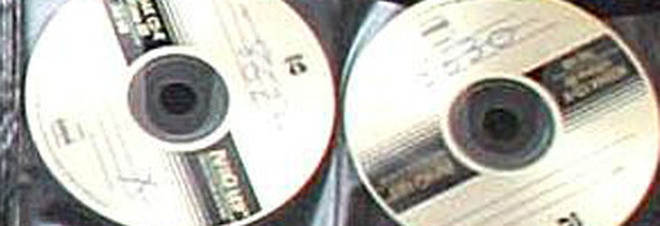 Compact disc addio: chiude l'ultima fabbrica degli Stati Uniti. E Best Buy smette di venderli Compact disc addio: chiude l'ultima fabbrica degli Stati Uniti. E Best Buy smette di venderli
